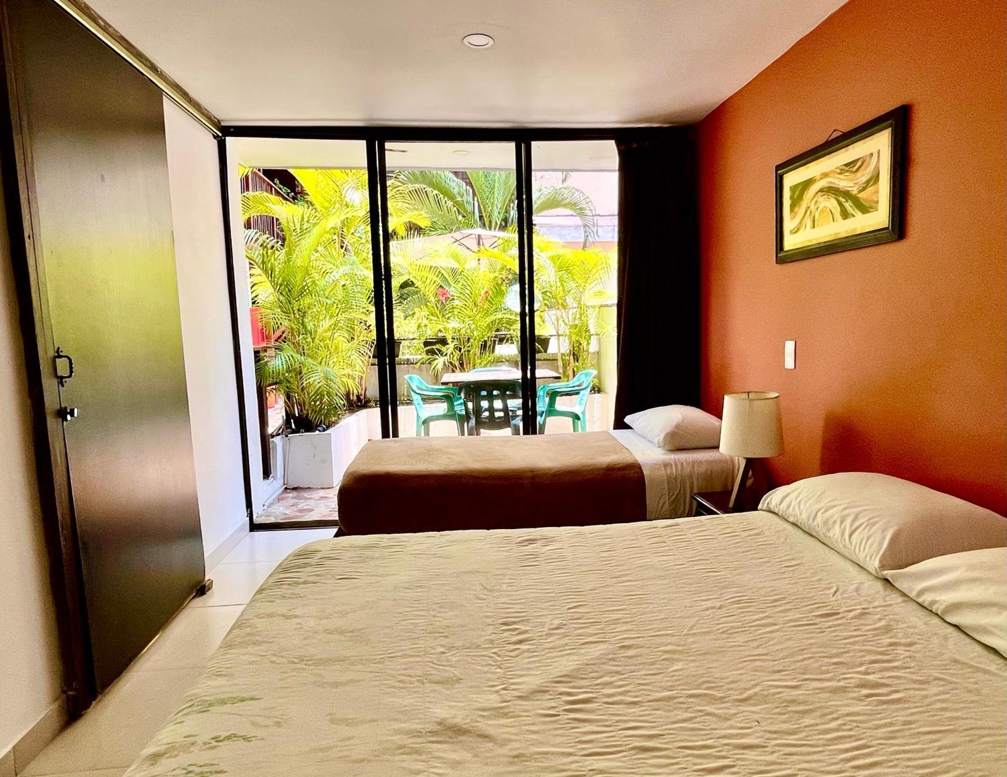 Casa Kiwi Hostel Medellín Buitenkant foto