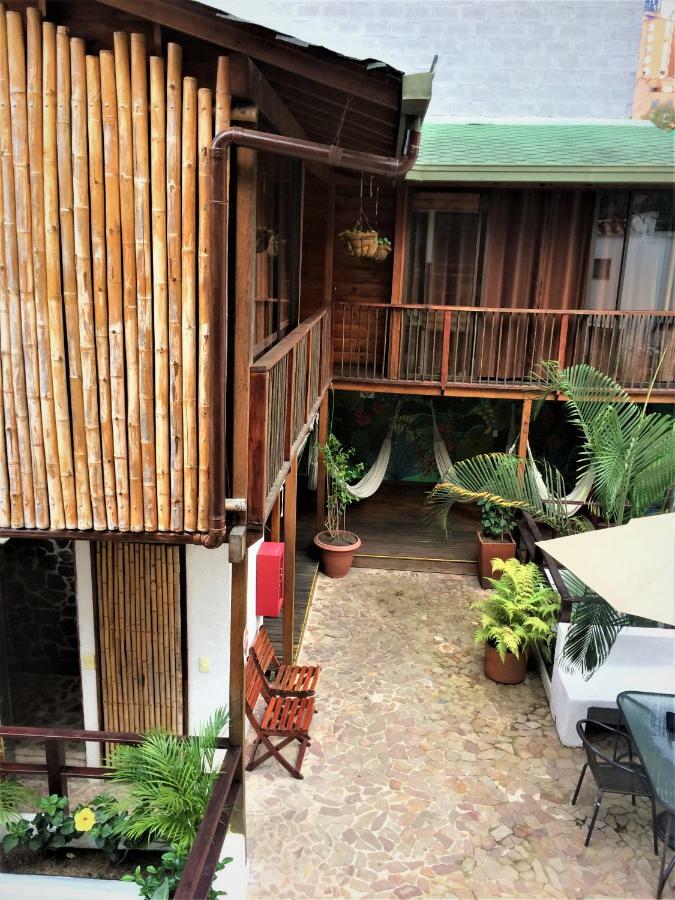 Casa Kiwi Hostel Medellín Buitenkant foto