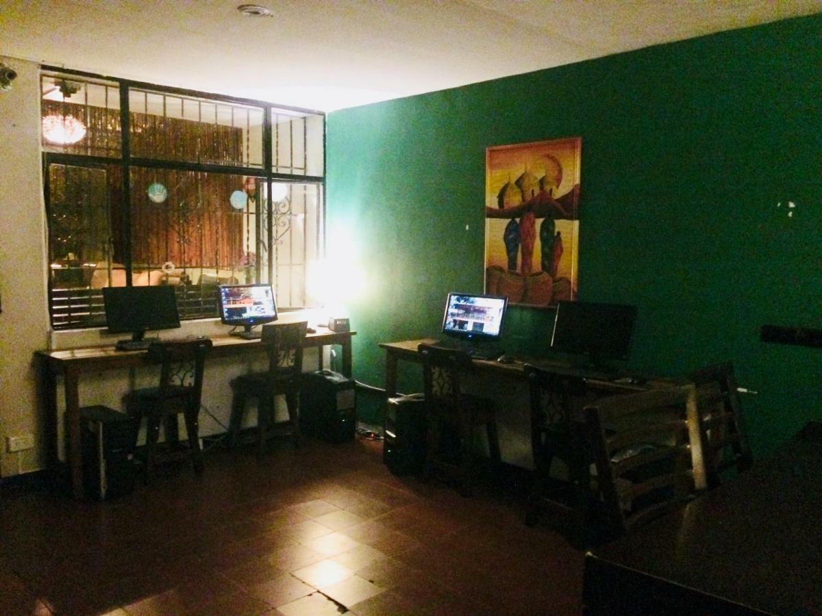 Casa Kiwi Hostel Medellín Buitenkant foto
