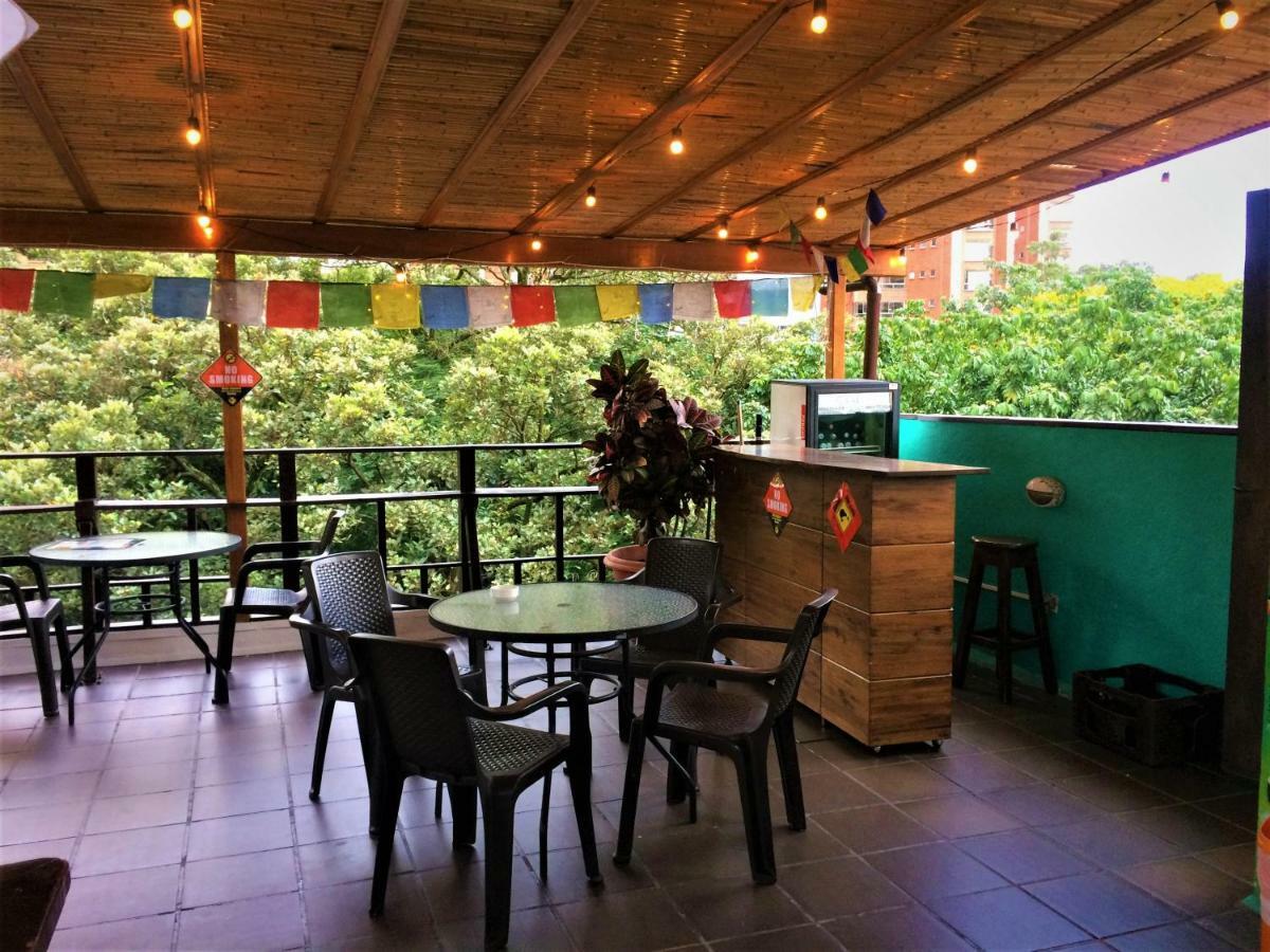 Casa Kiwi Hostel Medellín Buitenkant foto
