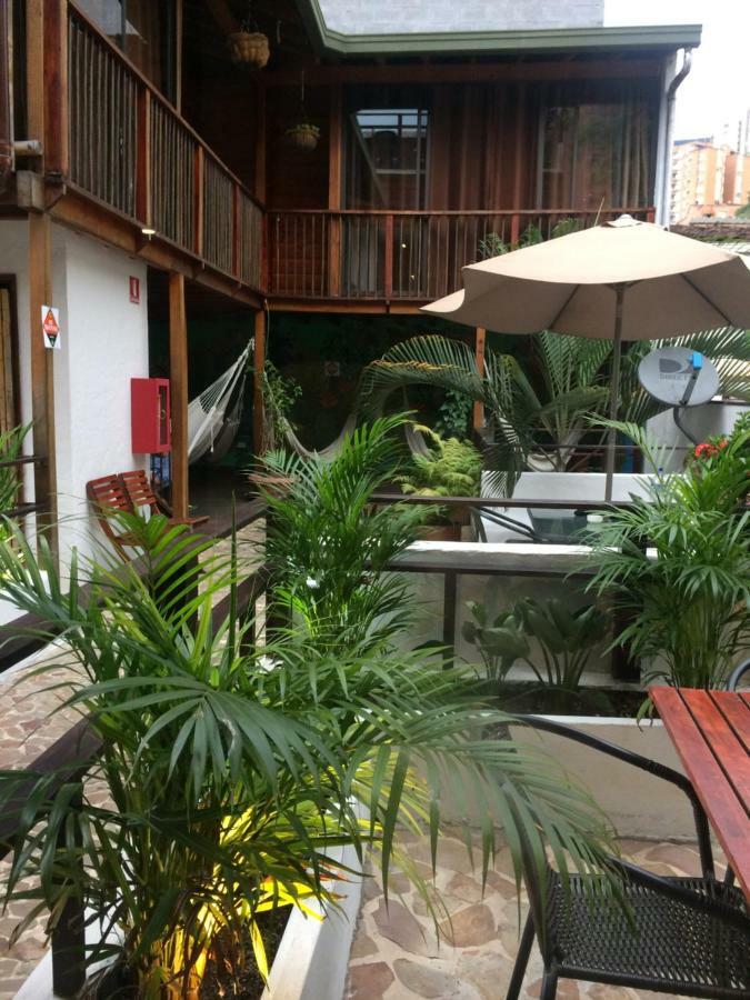 Casa Kiwi Hostel Medellín Buitenkant foto